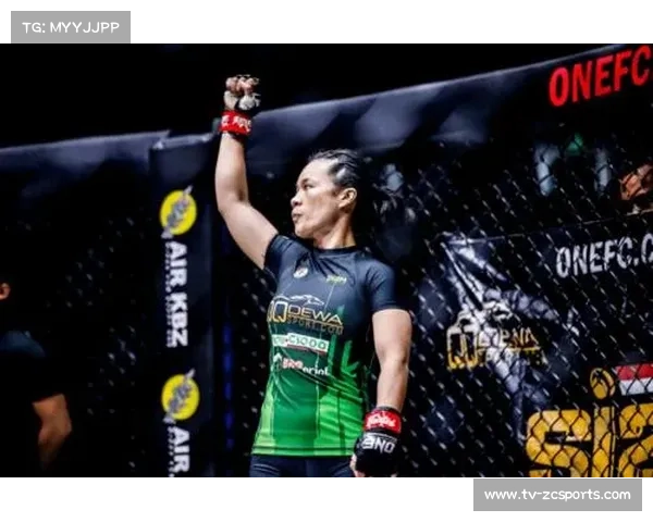 MMA传奇选手之子擂台暴力袭击他人，被捕后面临重罪指控